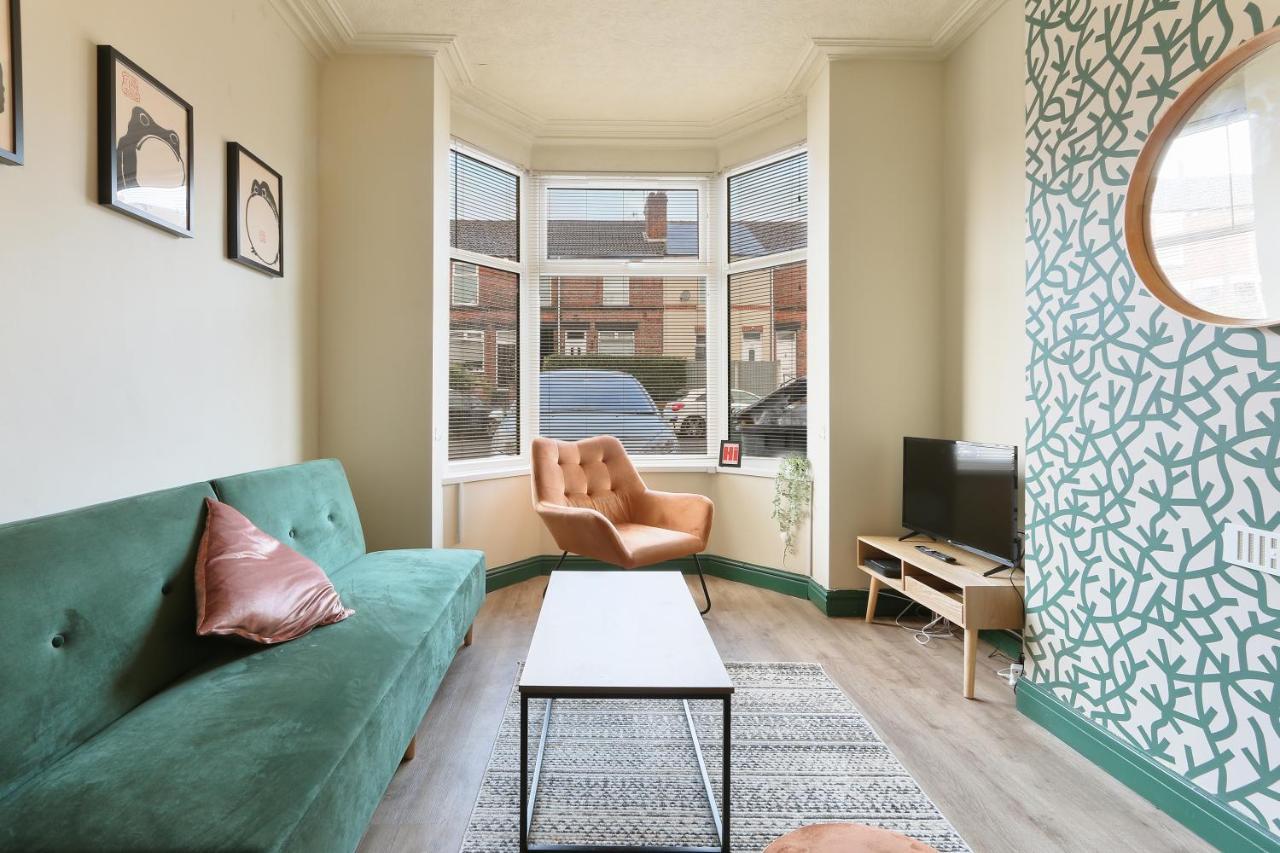 Home From Home: Spacious 4-Bed Worker & Group Retreat Rotherham Exterior photo